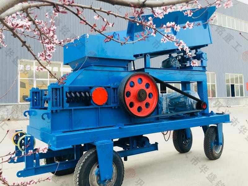 Mobile roller sand making machine